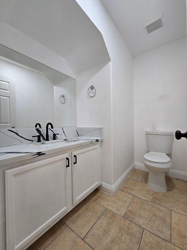 Building Photo - A Fabulous 4 Bedroom Home in Peccole Ranch