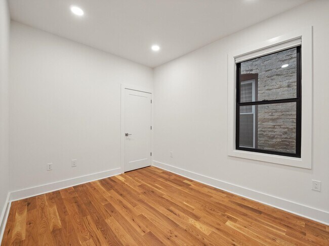 Building Photo - 858 West Side Ave