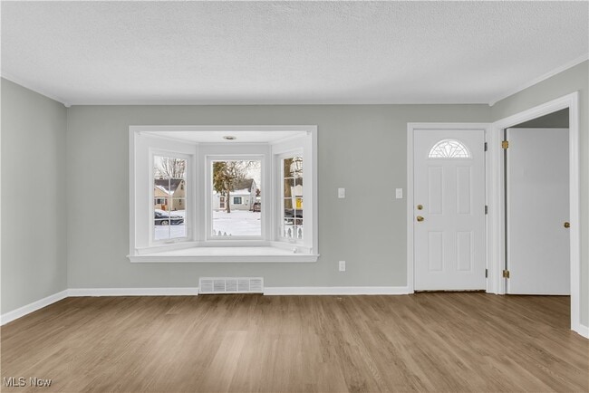 Building Photo - 25500 Briardale Ave