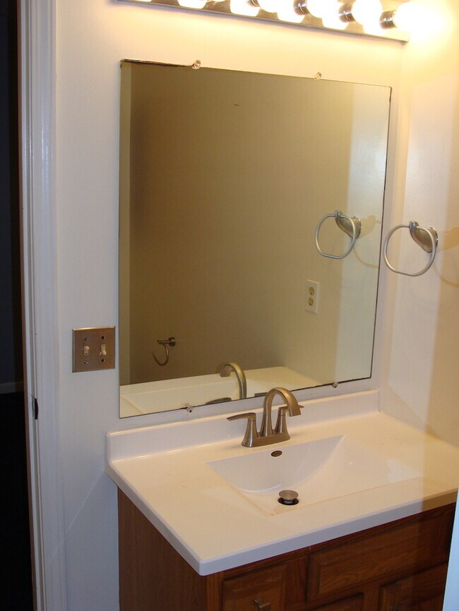Building Photo - Bradford Place 2 Bedroom Condo