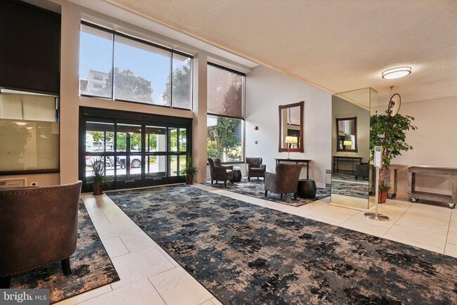 Building Photo - 2059 Huntington Ave
