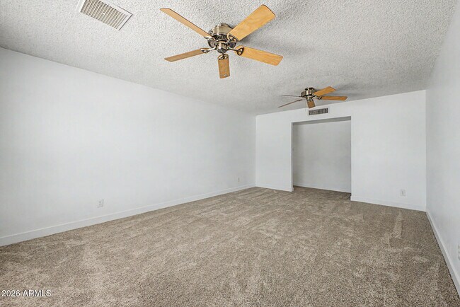 Building Photo - 1623 E Del Rio Dr