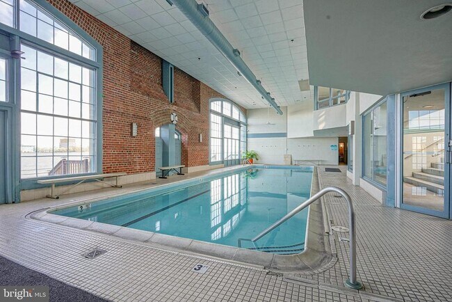 Building Photo - 3 N Christopher Columbus Blvd