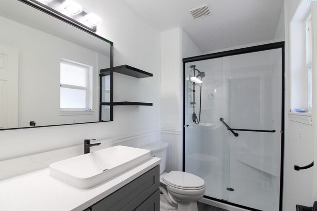 Building Photo - 3 Bed/2 Bath House in Southeast Kennewick