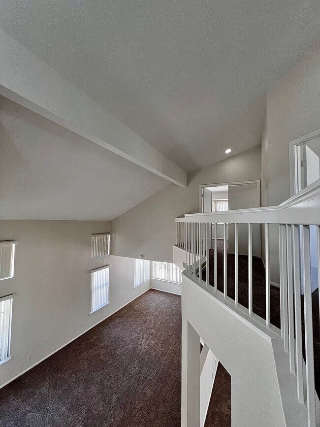 Building Photo - LARGE DESERT SHORES HOME, 4 BD 2.5 BATH, VAULTED CEILINGS, INCREDIBLE VALUE