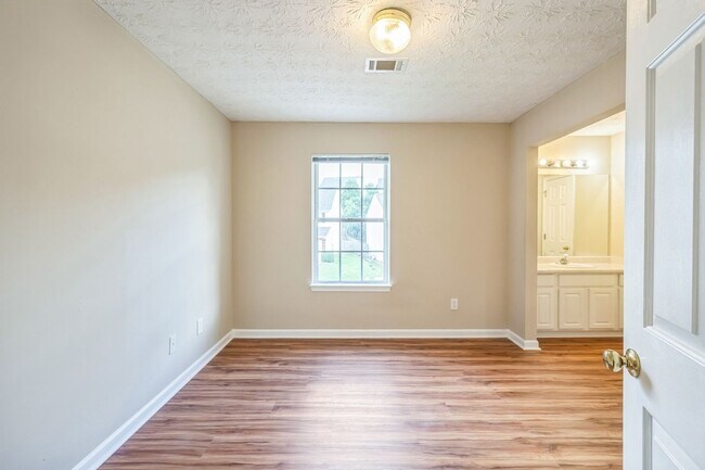 Building Photo - Spacious 4BR House in Lawrenceville