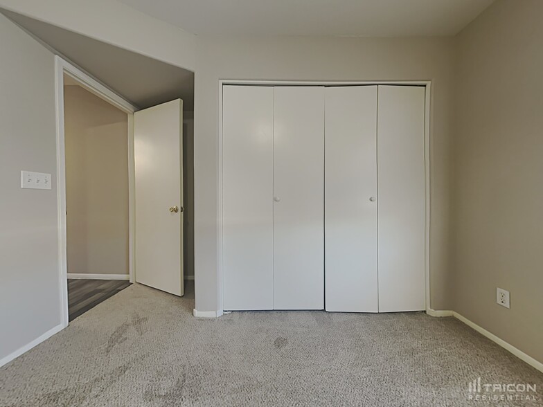 Building Photo - 4432 N 86th Dr