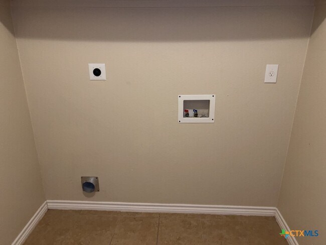 Building Photo - 301 Vega Ln