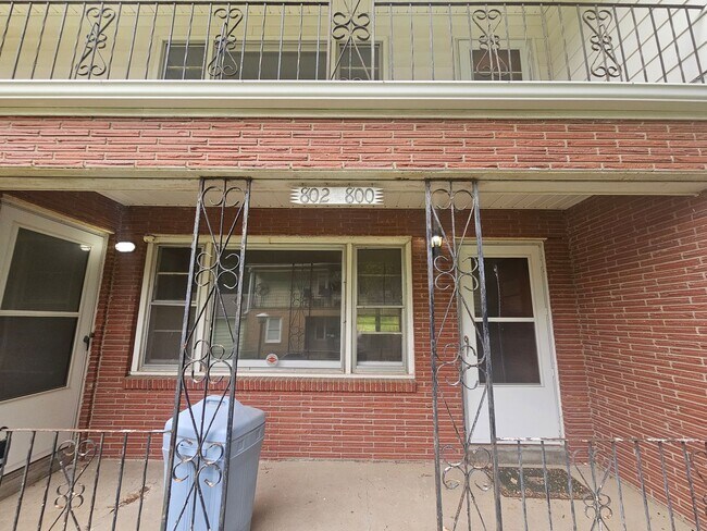 Building Photo - 800-802 E 75th Terrace