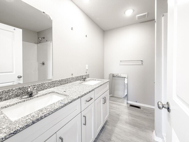 Building Photo - Brand New Home!!