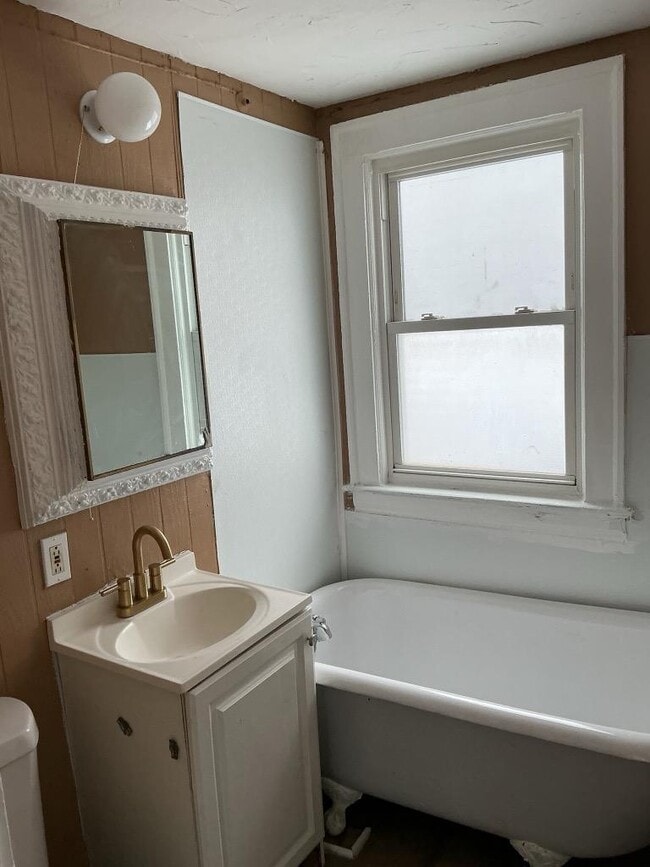 Building Photo - 4233 Valley Rd