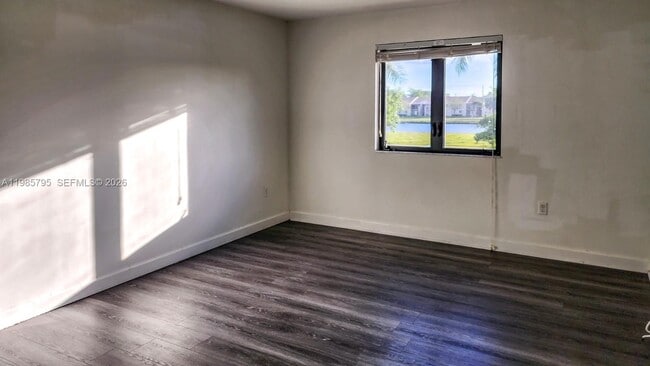 Building Photo - 470 NE 194th Terrace