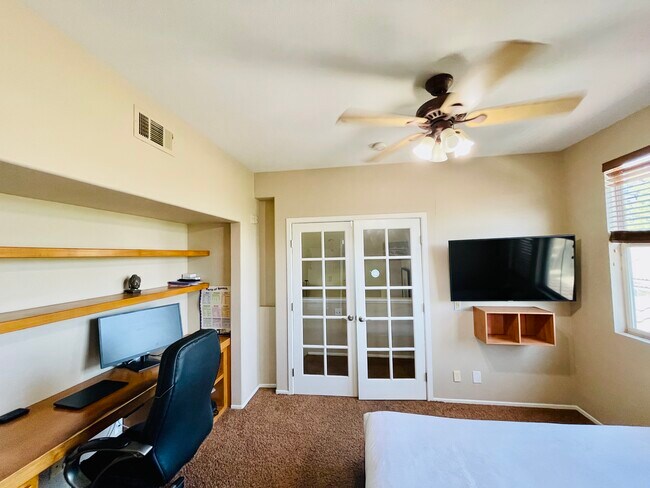 Building Photo - 3201 Aspen Grv