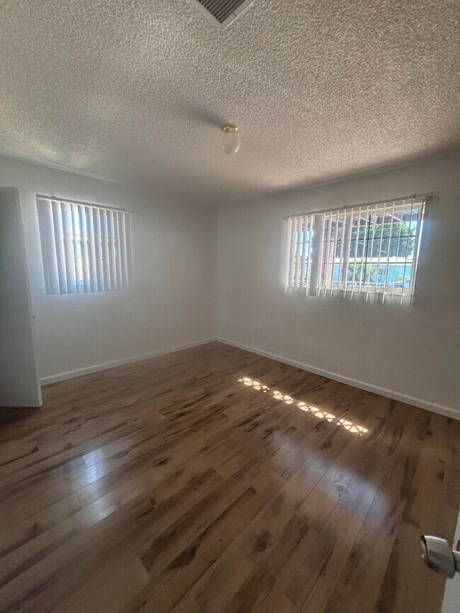 Building Photo - 83632 Manzanita Ave