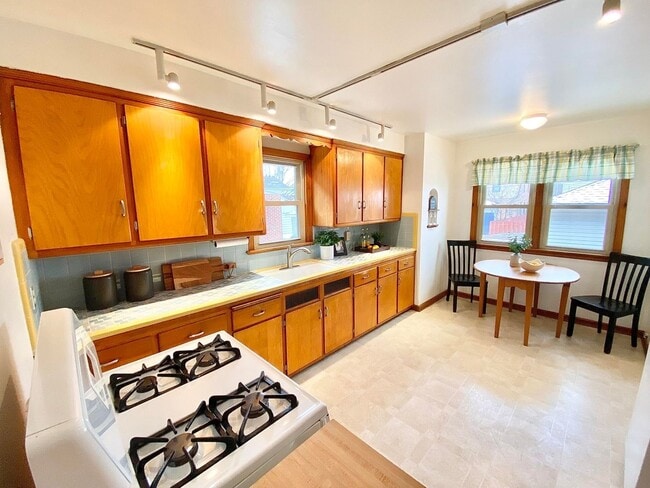 Building Photo - 2787 N Sholes Ave