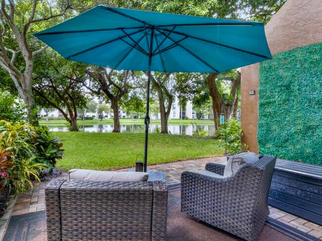 Building Photo - 955 Egret Cir