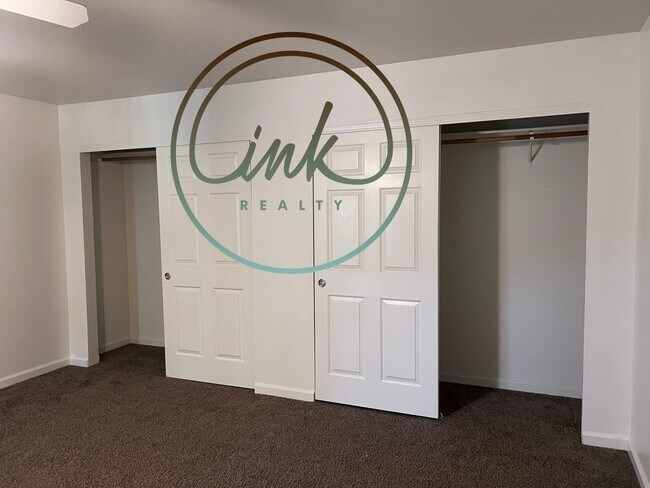 Building Photo - Chardonnay Duplex