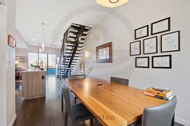 Building Photo - Beautiful Two Bedroom Townhome in Denver -...