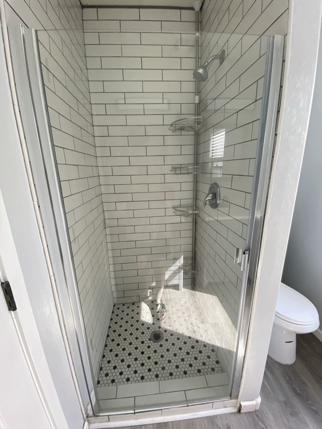 Building Photo - 330 S Farmer Ave