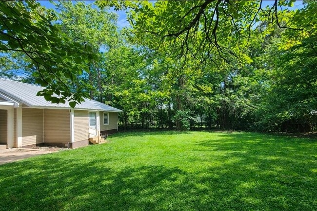 Building Photo - 299 Francis St