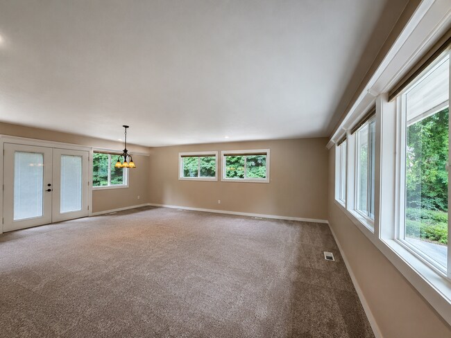 Building Photo - Private Arlington Retreat