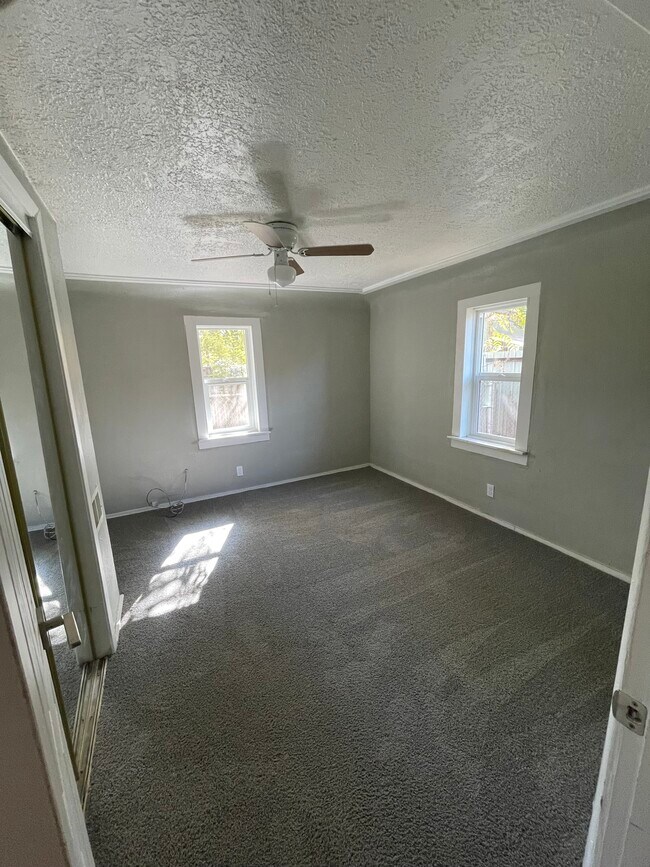 Building Photo - Barelas