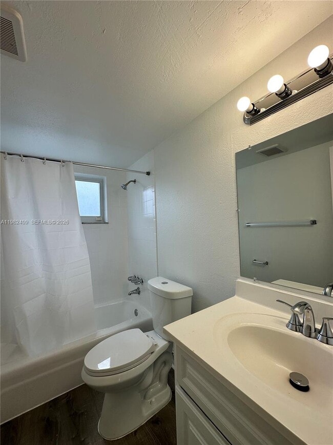 Building Photo - 1400 NE 56th St