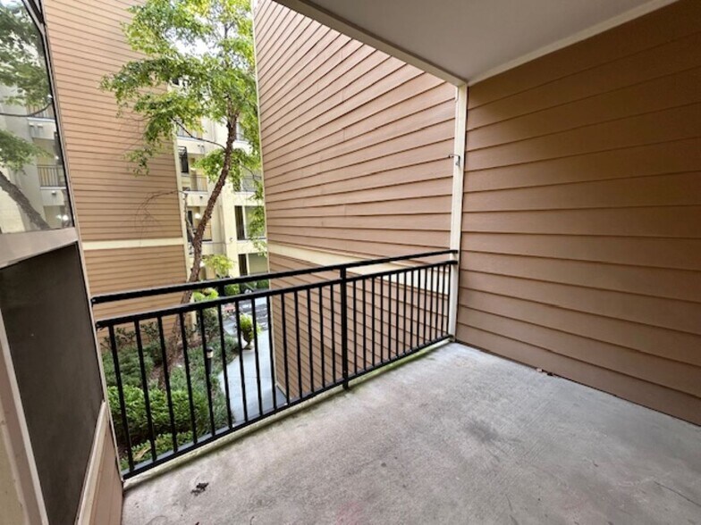 Covered Interior Balcony - 401 20th St S