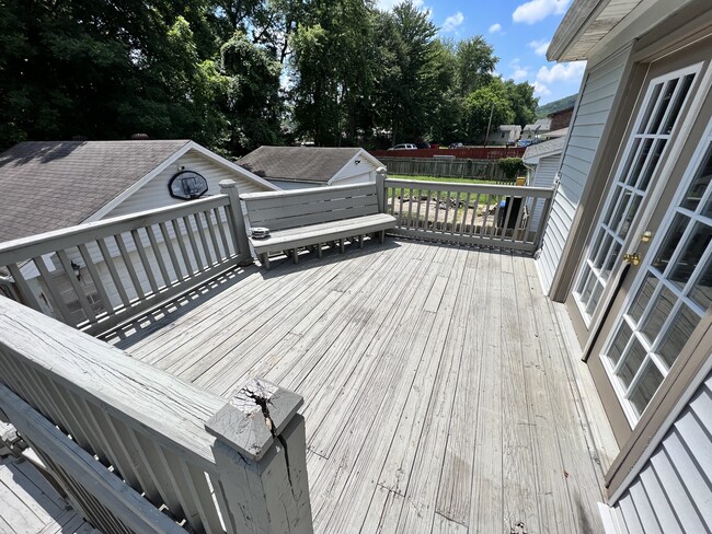 Building Photo - 3700 Hillcross Dr