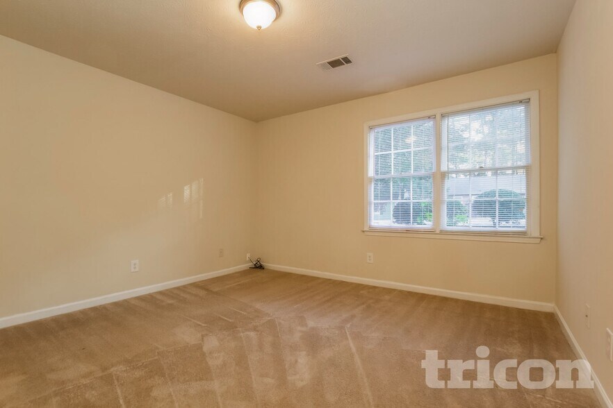 Building Photo - 1145 Woodington Cir