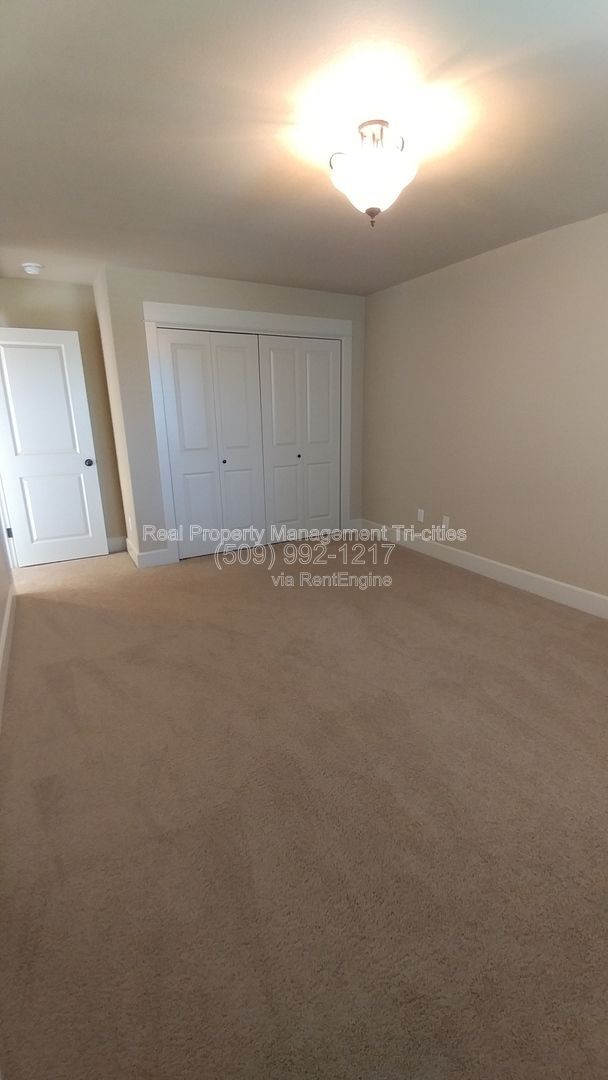 Building Photo - 459 Columbia Point Dr