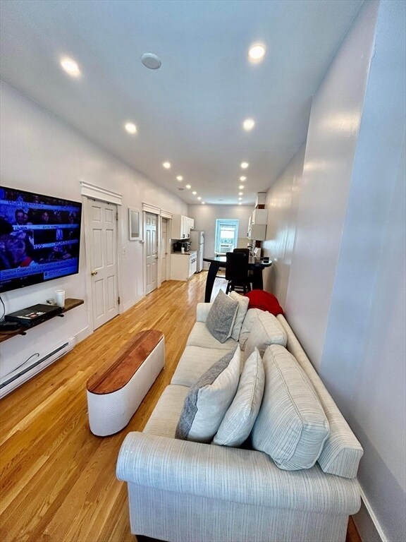 Building Photo - 4 Viking St