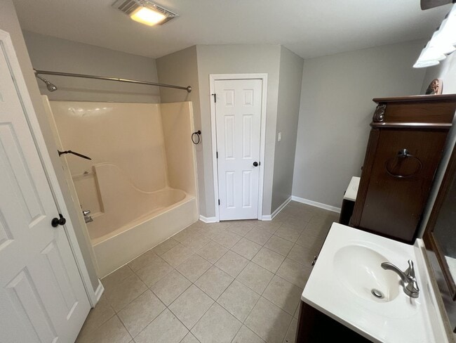Building Photo - Charming updated 3 bedroom, 2 bath home in...