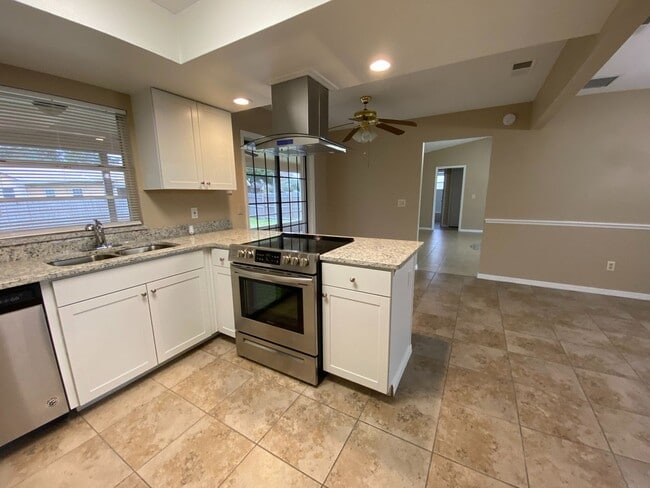 Building Photo - 1078 E Gaucho Cir