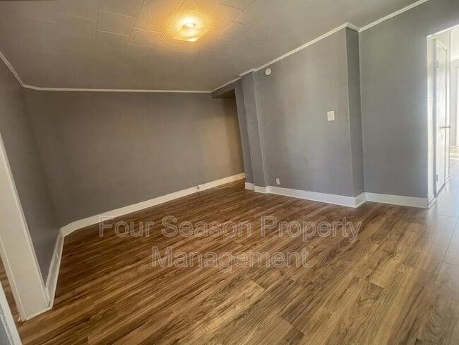 Building Photo - 304(a) South Locust St