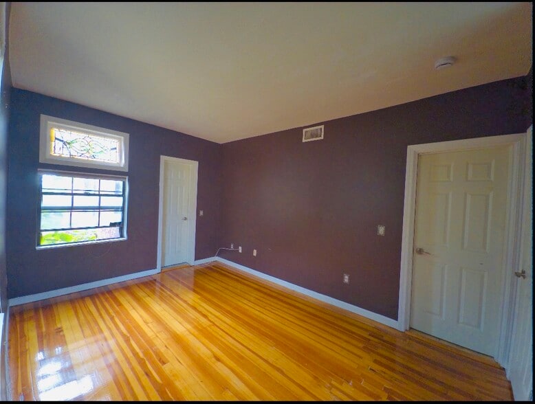 Building Photo - 421 Wethersfield Ave