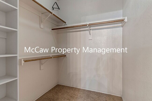 Building Photo - 302 W Spring St