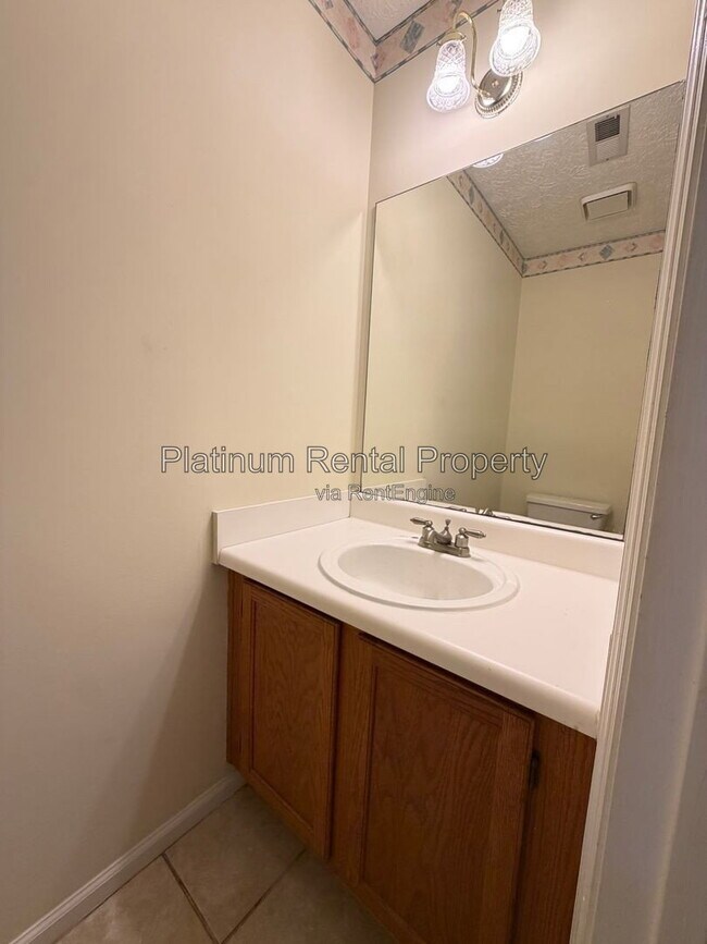 Building Photo - 6533 Meadow Rue Dr