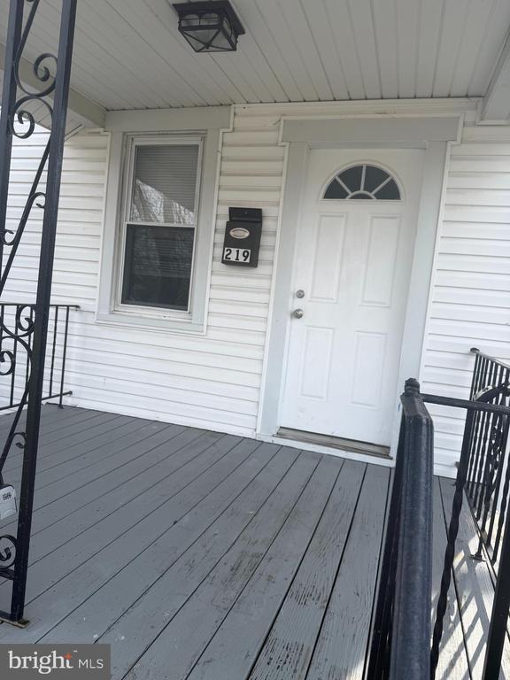 Building Photo - 219 Johnson Ave