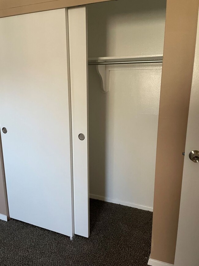 Building Photo - 910 SqFt 2 Bedroom Apartment