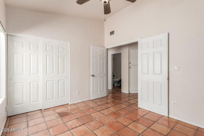 Building Photo - 3715 N Rosewood Ave