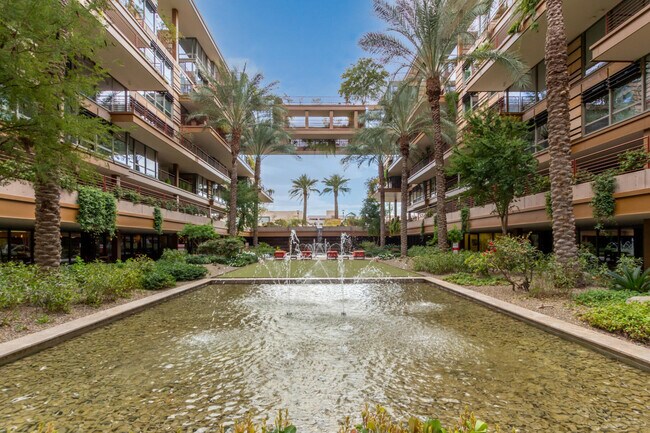 Building Photo - 7131 E Rancho Vista Dr