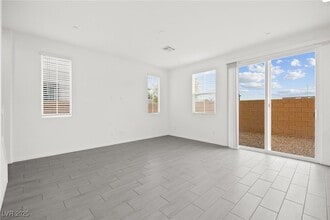 Building Photo - 10140 Glen Aulin St