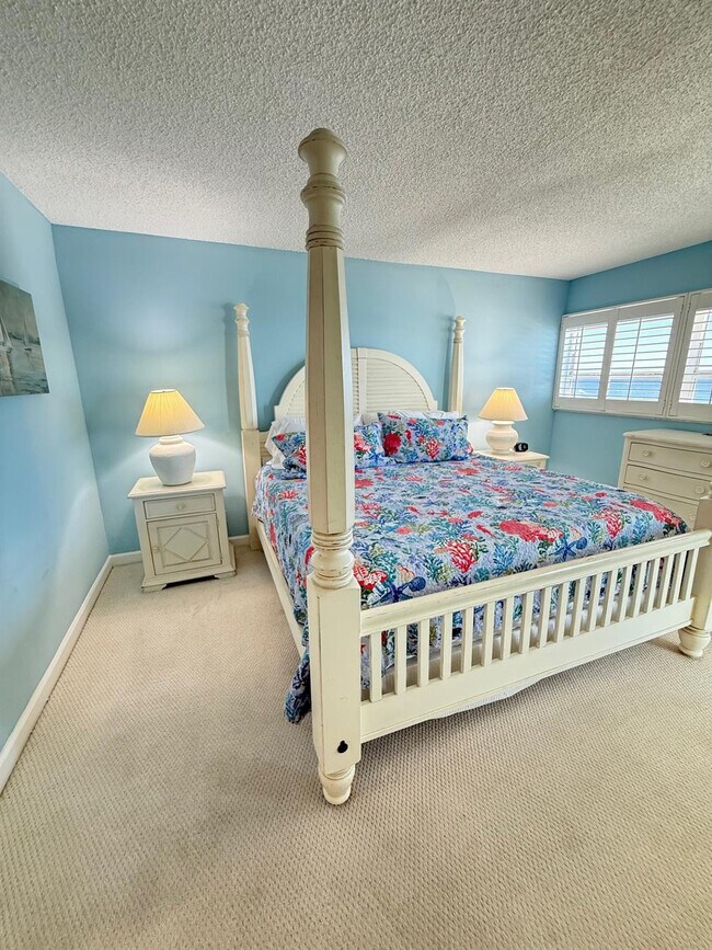 Building Photo - 4636 El Mar Dr