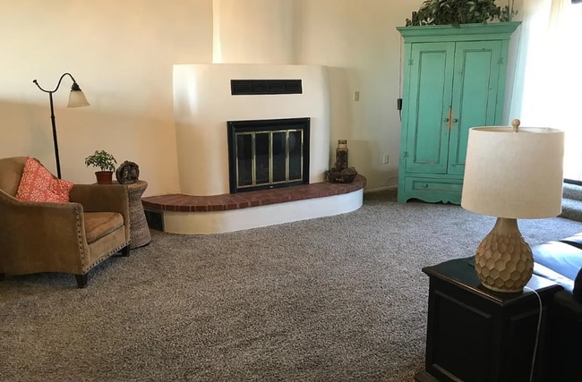 Building Photo - Spacious single family home in Bakersfield - Schedule your tour now!