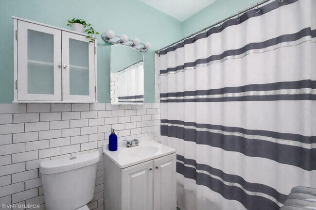 Building Photo - 2959 N Springfield Ave