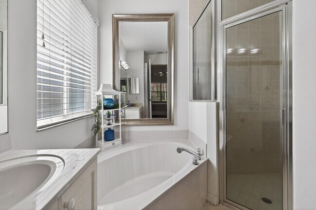 Building Photo - 425 SW Talquin Ln