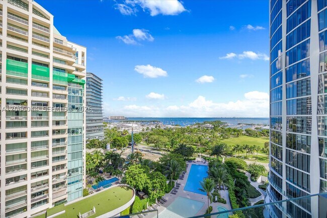 Building Photo - 2821 S Bayshore Dr