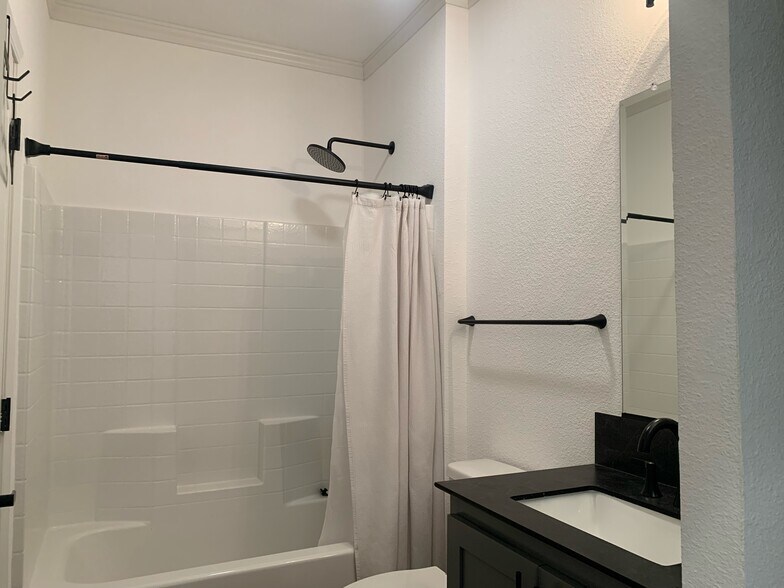Building Photo - 412 Boas Dr