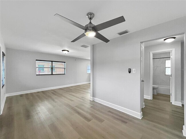 Building Photo - 2404 N Ramona Cir